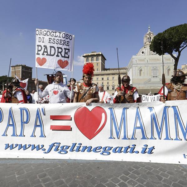 Padri separati, poveri vivono in strada o in macchina. L’avvocato Cera: “Necessario cambiare la legislazione sulla casa, venderla in fase di separazione”