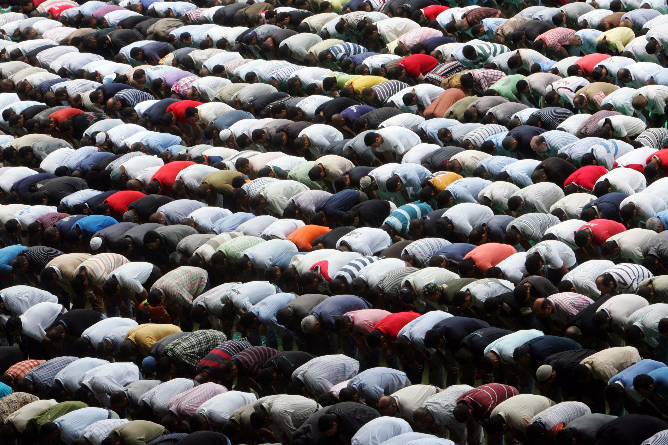 Firenze, in corso lo sgombero della moschea di via Ciompi. Protestano i fedeli musulmani