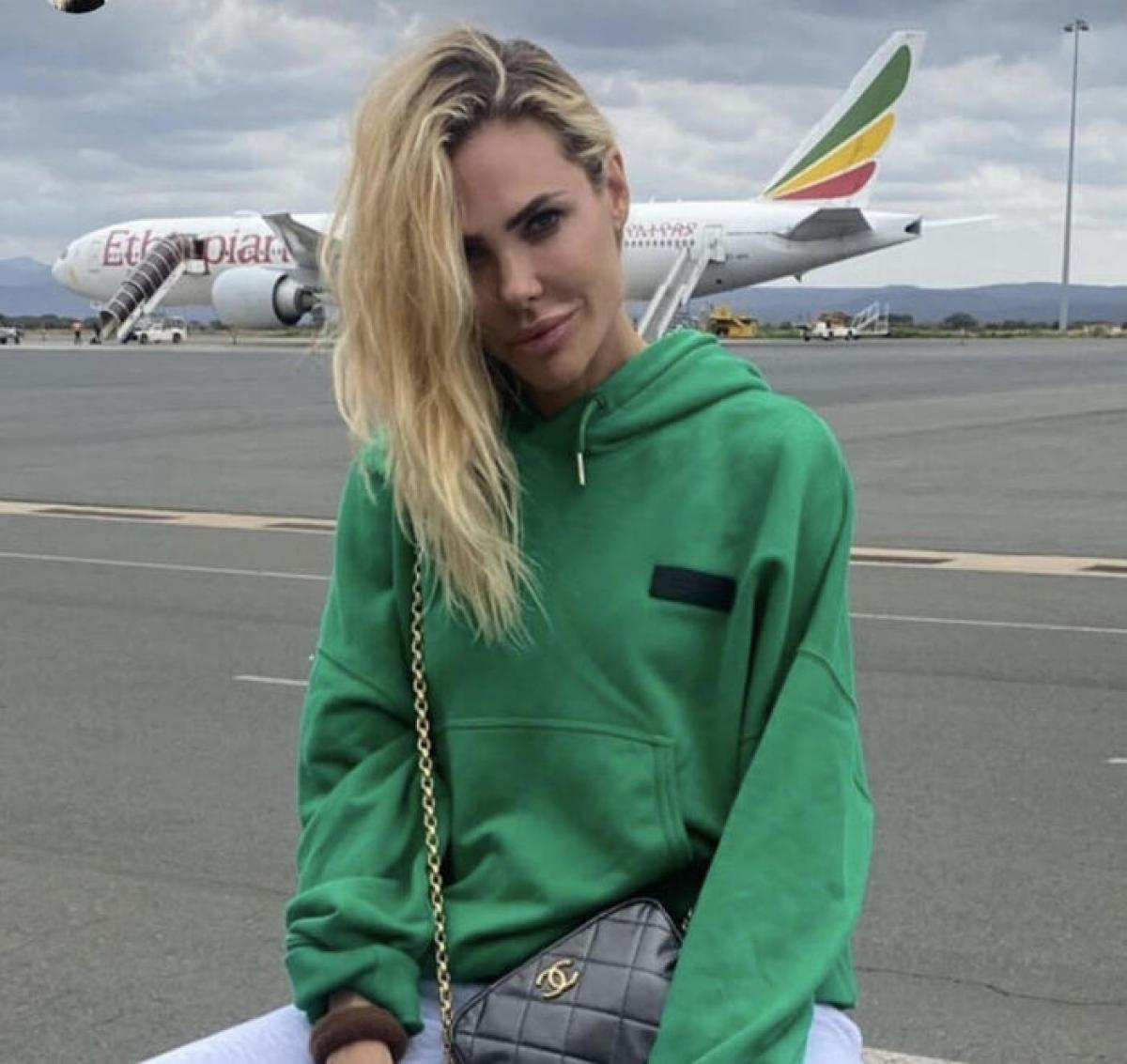 Ilary Blasi su Instagram posta il negozio di Rolex e tagga Totti