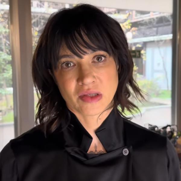 “La storia”, intervista  ad Asia Argento: “Importante tenere viva la  memoria. Meloni? Prima di ascoltare lei dobbiamo conoscere la nostra storia” | Video