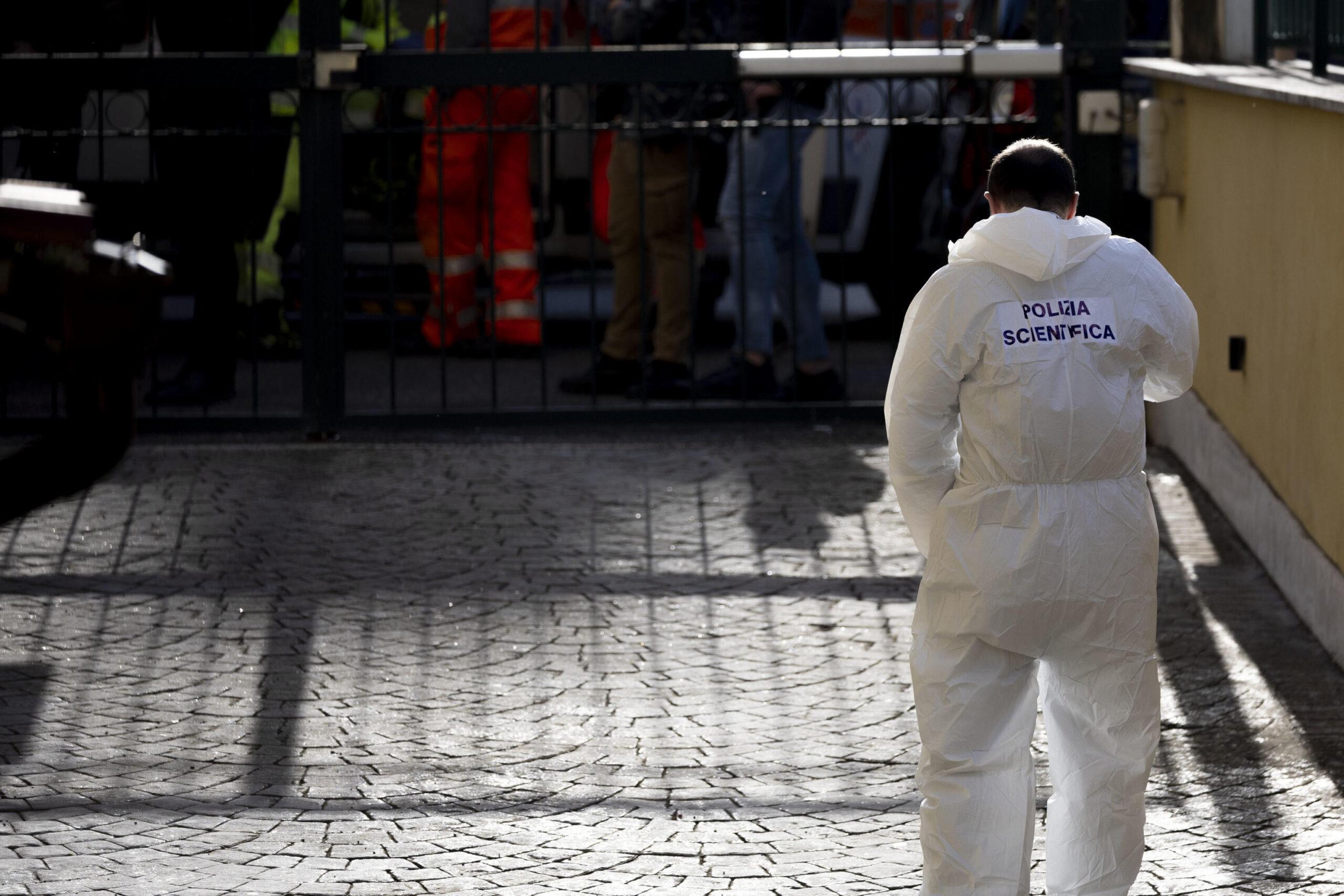 Giallo sulla morte di Alessandro Gozzoli, trovato legato nel letto a Modena: attesa per l’autopsia