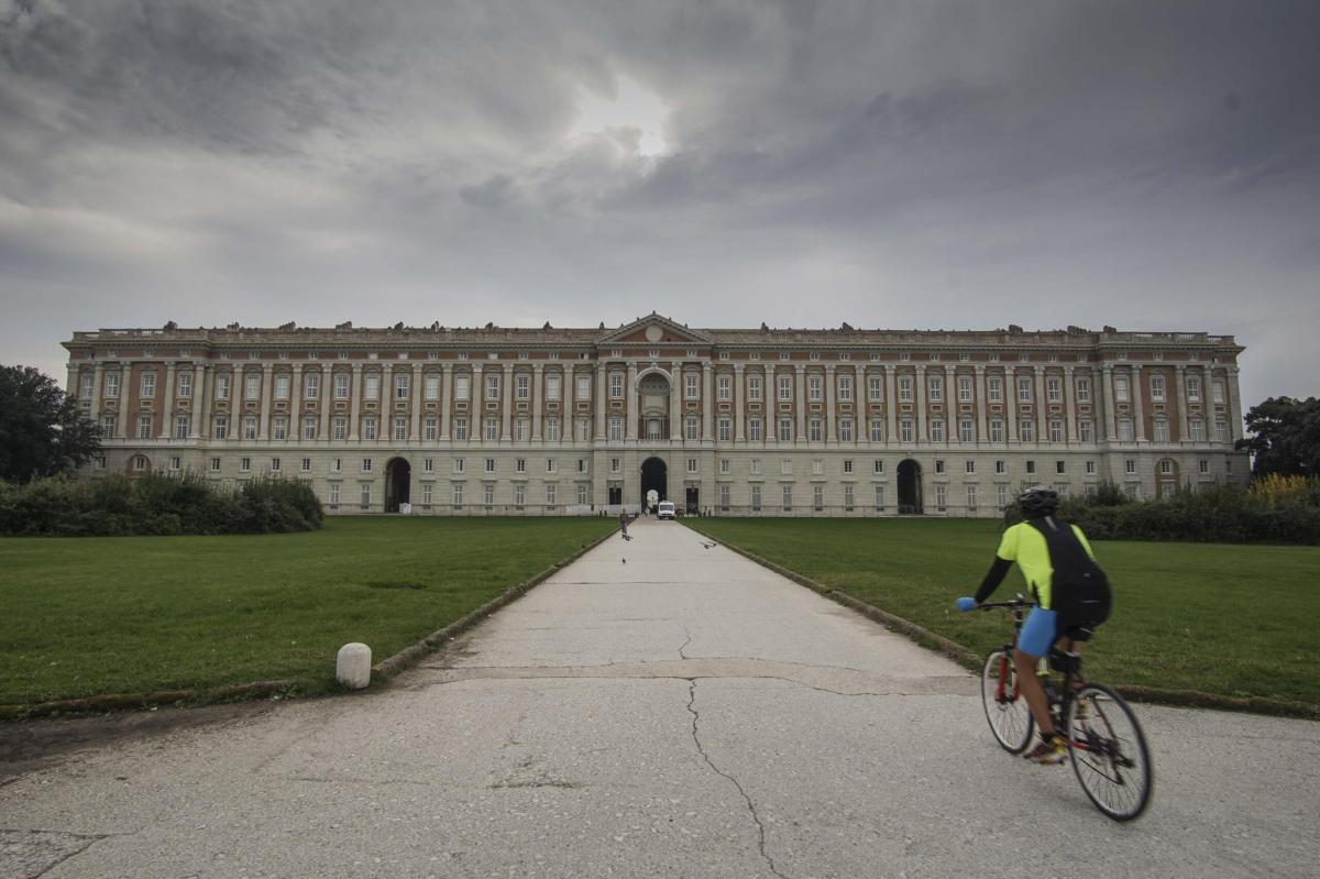 Caserta, trovato uno scheletro vicino alla Reggia: probabilmente è …