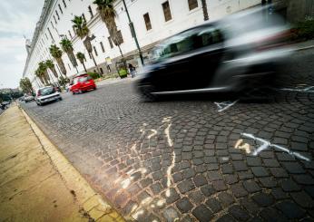 Napoli, incidente in corso Garibaldi: 21enne investito sulle strisce pedonali, è in coma