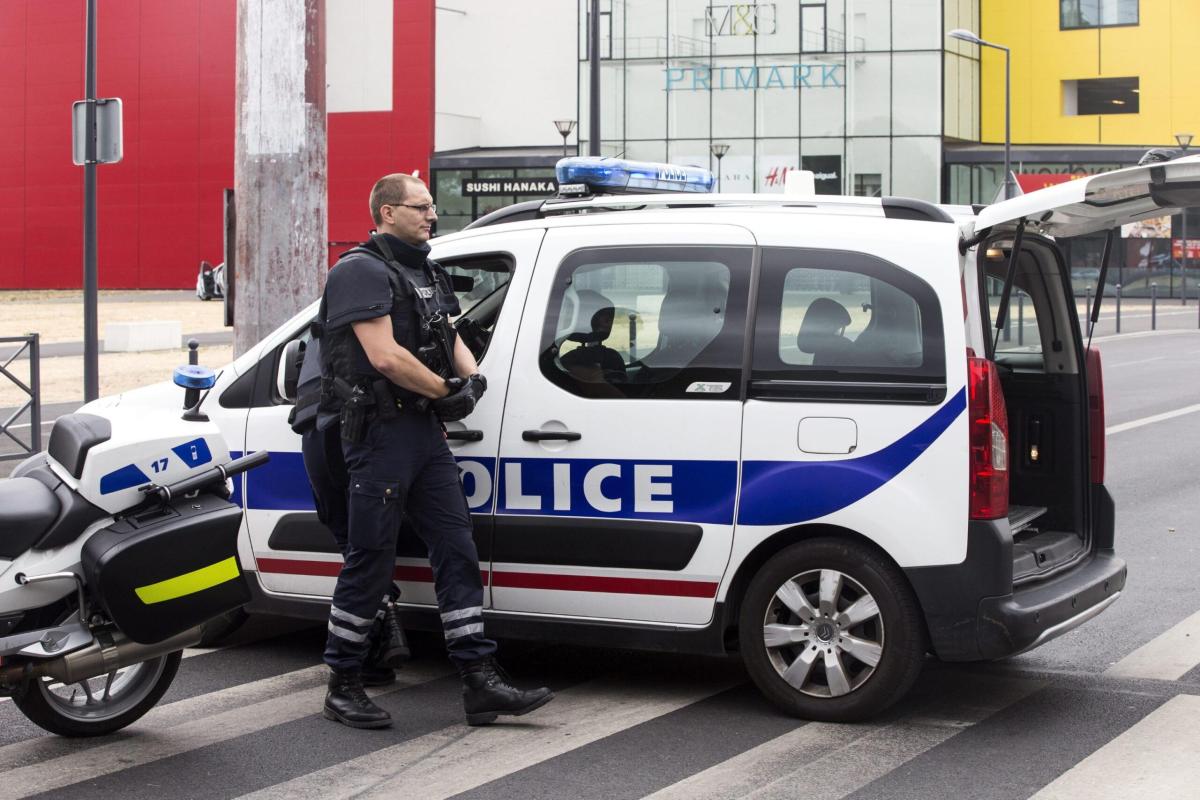 Francia, orrore a Parigi: un badante 34enne ha ucciso e fatto a pezzi un disabile affetto da sclerosi multipla, arrestato dopo il ritrovamento del corpo