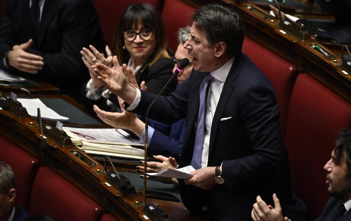 Patto di stabilità, alla Camera duro attacco di Conte a “Lady tax Meloni”: “Sta mettendo un cappio al collo all’Italia”. Respinta mozione M5S