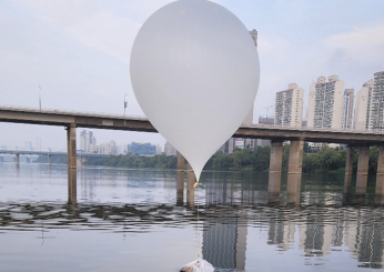 Corea del Nord, lanciati oltre 300 palloncini carichi di spazzatura al Sud. Seul riprende propaganda anti Pyongyang