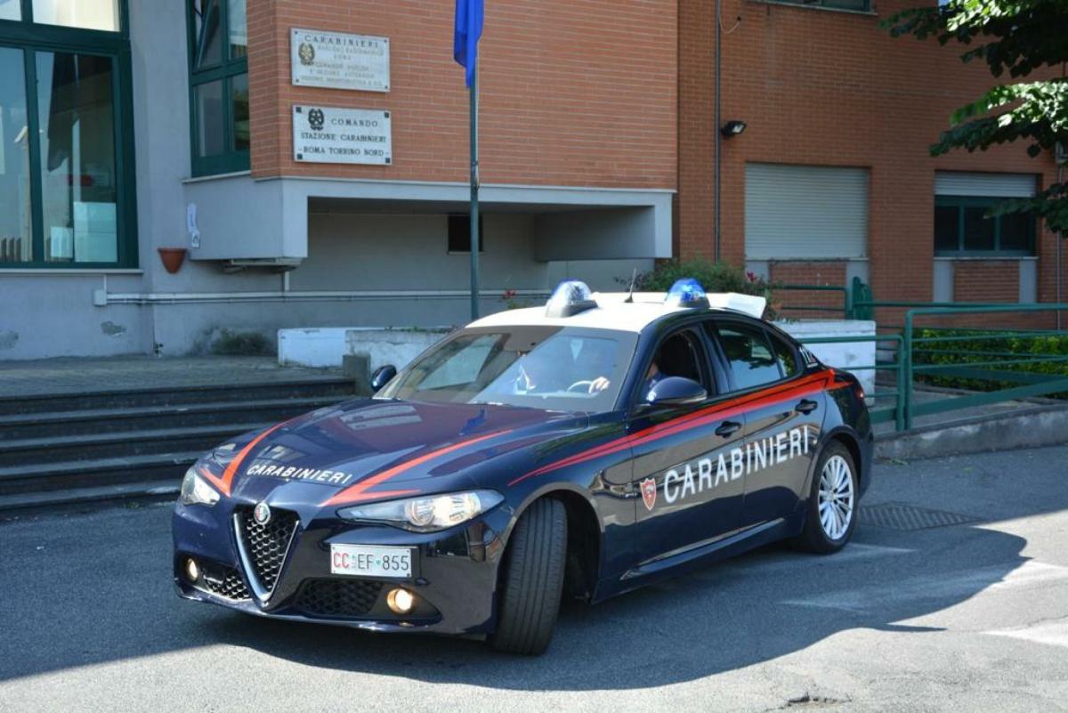 Novara, offrono droga a due 14enni e le violentano: fermati in aero…