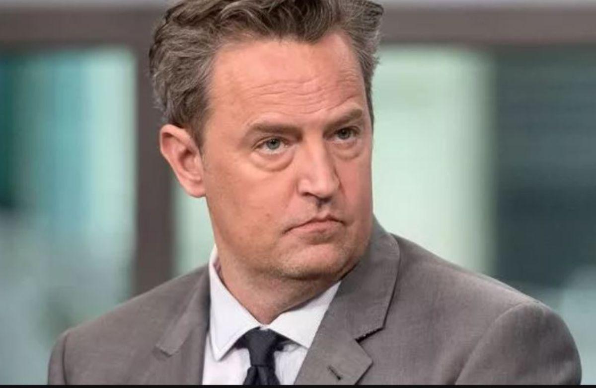 Cos’è il Vicodin, da cui era dipendente Matthew Perry, e i suoi effetti devastanti