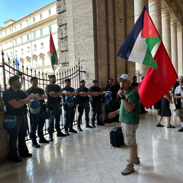 Herzog a Roma, Palazzo Chigi blindata per la visita del presidente di Israele, manifestazione della comunità palestinese | VIDEO