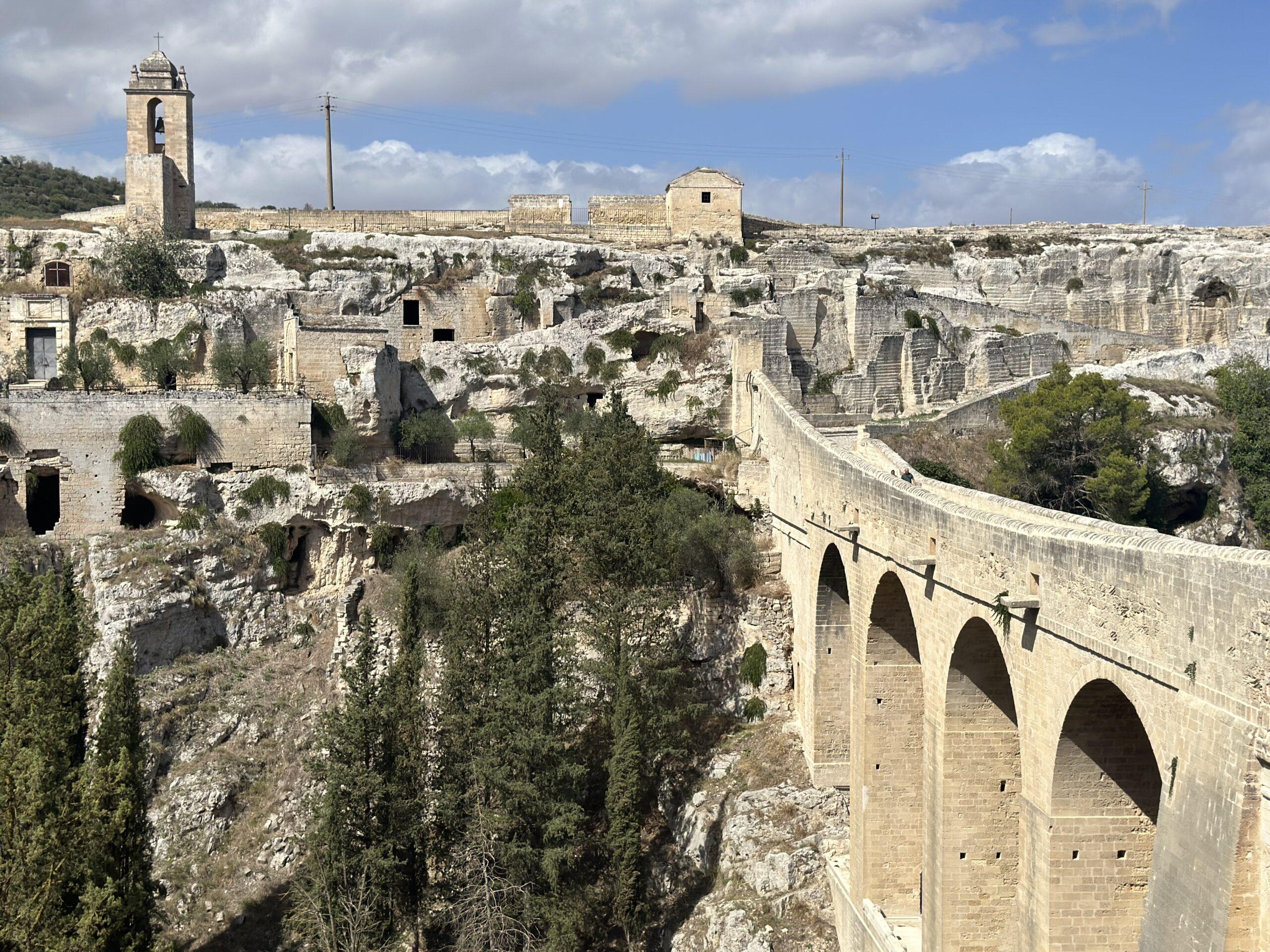 Ponte Acquedotto di Gravina: da icona del cinema a luogo di tragedie