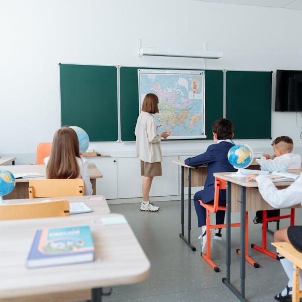 Scuola, concorso ordinario per infanzia e primaria 2023: tabelle dei posti, requisiti e prove