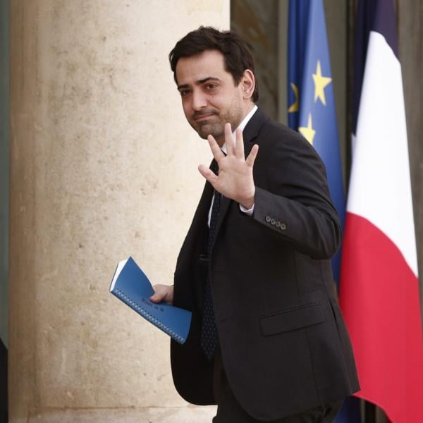 Francia, nominato il nuovo ministro degli Esteri: è Stephane Sejourné