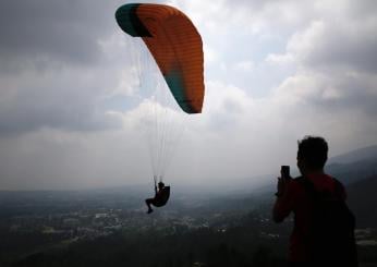 Belluno, incidente sul Monte Avena con il parapendio: muore un 55enne