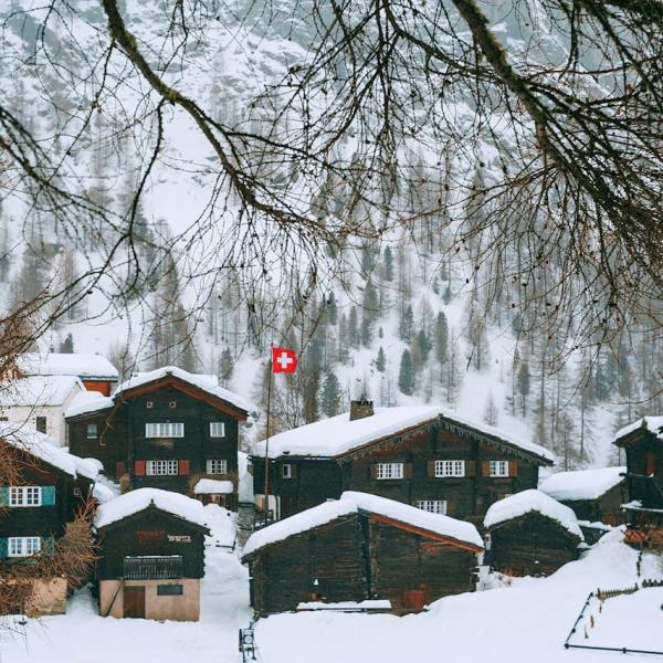 Accordo Italia-Svizzera 2024: nuove regole per il telelavoro dei frontalieri