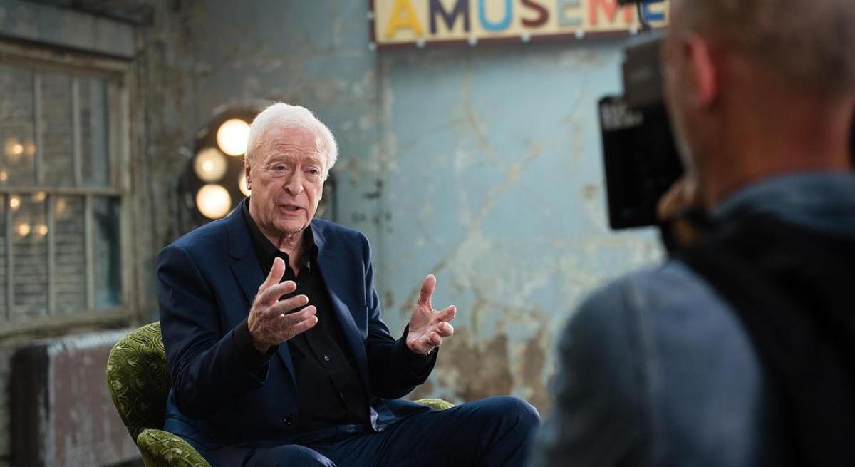 Michael Caine compie 90 anni, oggi arriva la cifra tonda per il mos…