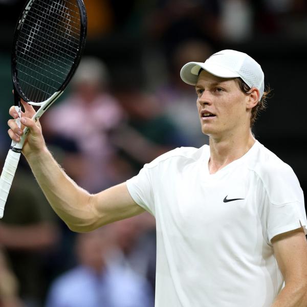 Wimbledon 2024, Jannik Sinner ai quarti di finale: battuto Shelton in tre set