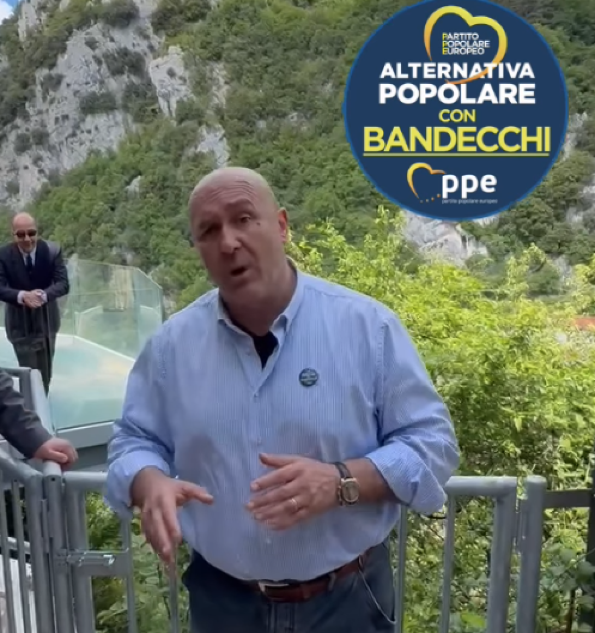 Elezioni Europee 2024, Bandecchi da candidato a “inviato speciale” sul campo a Polino: in pochi minuti e con una piccola dimostrazione smonta il Pnrr e mostra gli “sprechi” italiani |VIDEO