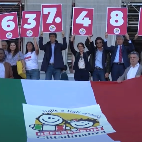 Referendum cittadinanza, depositate 637mila firme. Magi: “Grande gesto di resistenza al Governo” | VIDEO