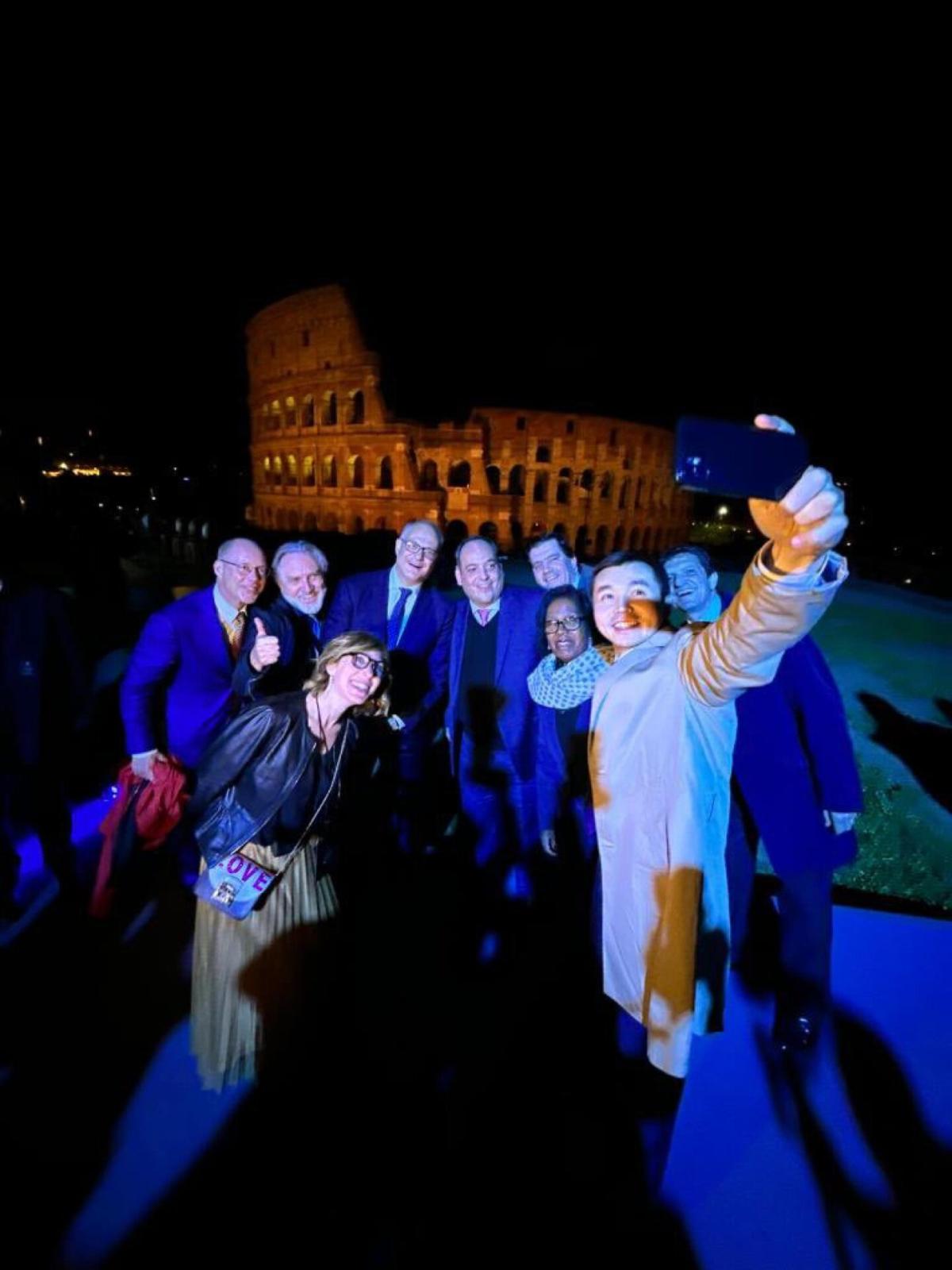 Expo 2030 Roma, 500 droni illuminano il Colosseo, il sindaco Gualti…