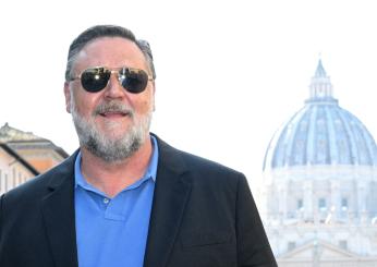 Sanremo 2024, Russell Crowe sarà ospite. Amadeus conferma: “Ecco quando si esibirà con la band”