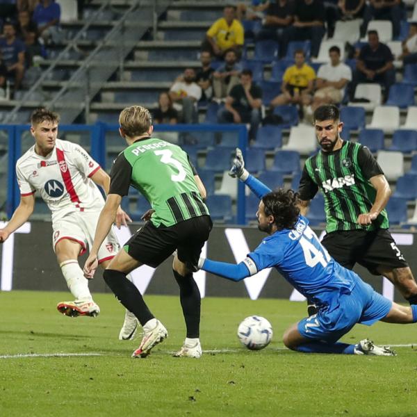 Monza-Sassuolo, gara sospesa per cinque minuti: un tifoso neroverde è caduto dal settore ospiti