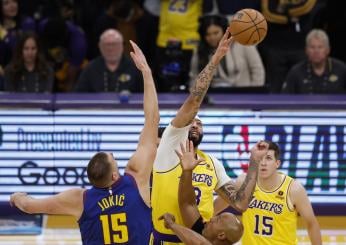 NBA, Denver va sul 3-0 contro i Lakers. Embiid ne mette 50