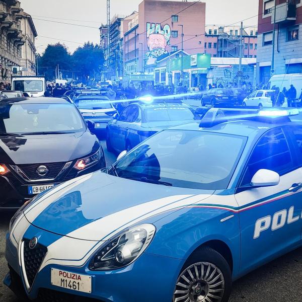 Torino, incidente in via Sacchi: 69enne travolto da un pullman, morto sul colpo