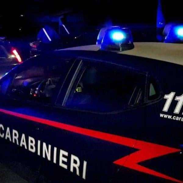 Roma, uomo cerca di entrare nella casa dei genitori anziani con un coltello a Casal Bruciato: arrestato dai carabinieri