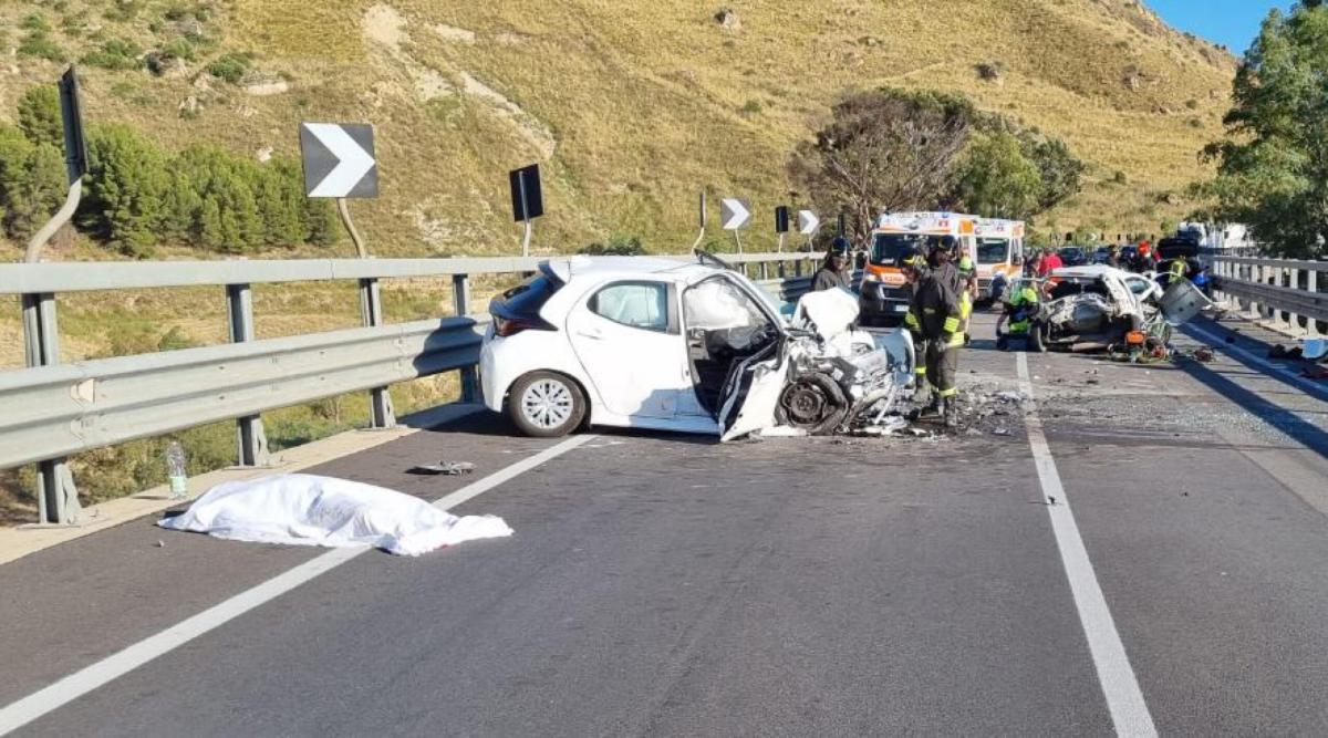 Caltanissetta, incidente sulla SS190 all’altezza di Riesi: scontro tra auto e camion, un morto