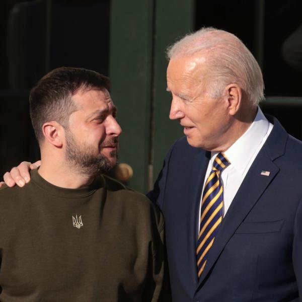 Zelensky alla Casa Bianca incontra Biden. I due attaccano Putin: “E…