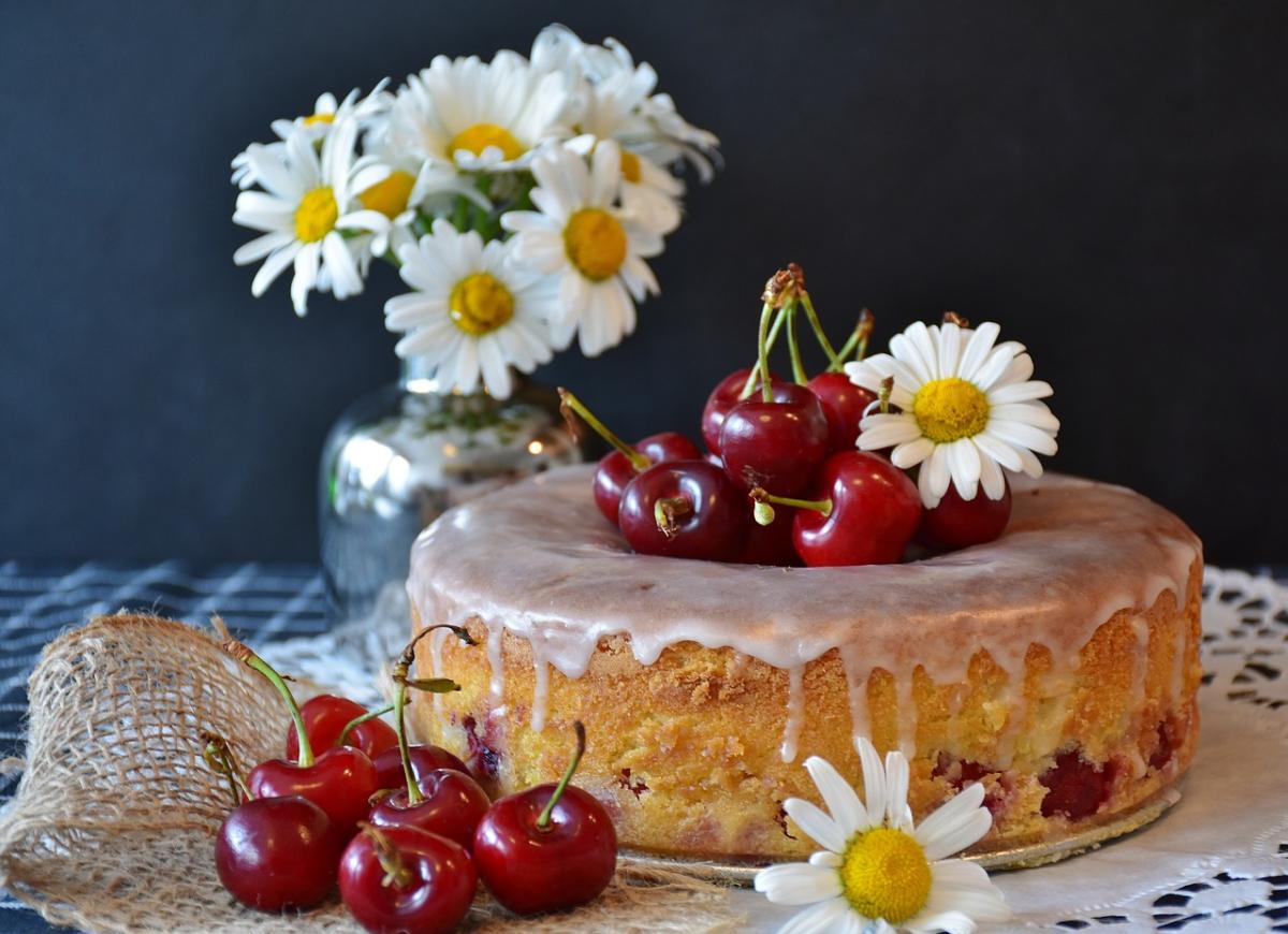 Voglia di dolce? Ecco la torta di ciliegie e mandorle