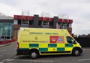 Inghilterra, drammatico incidente a Liverpool: scuolabus si ribalta in autostrada, diversi feriti. Bambini fuggiti dai finestrini