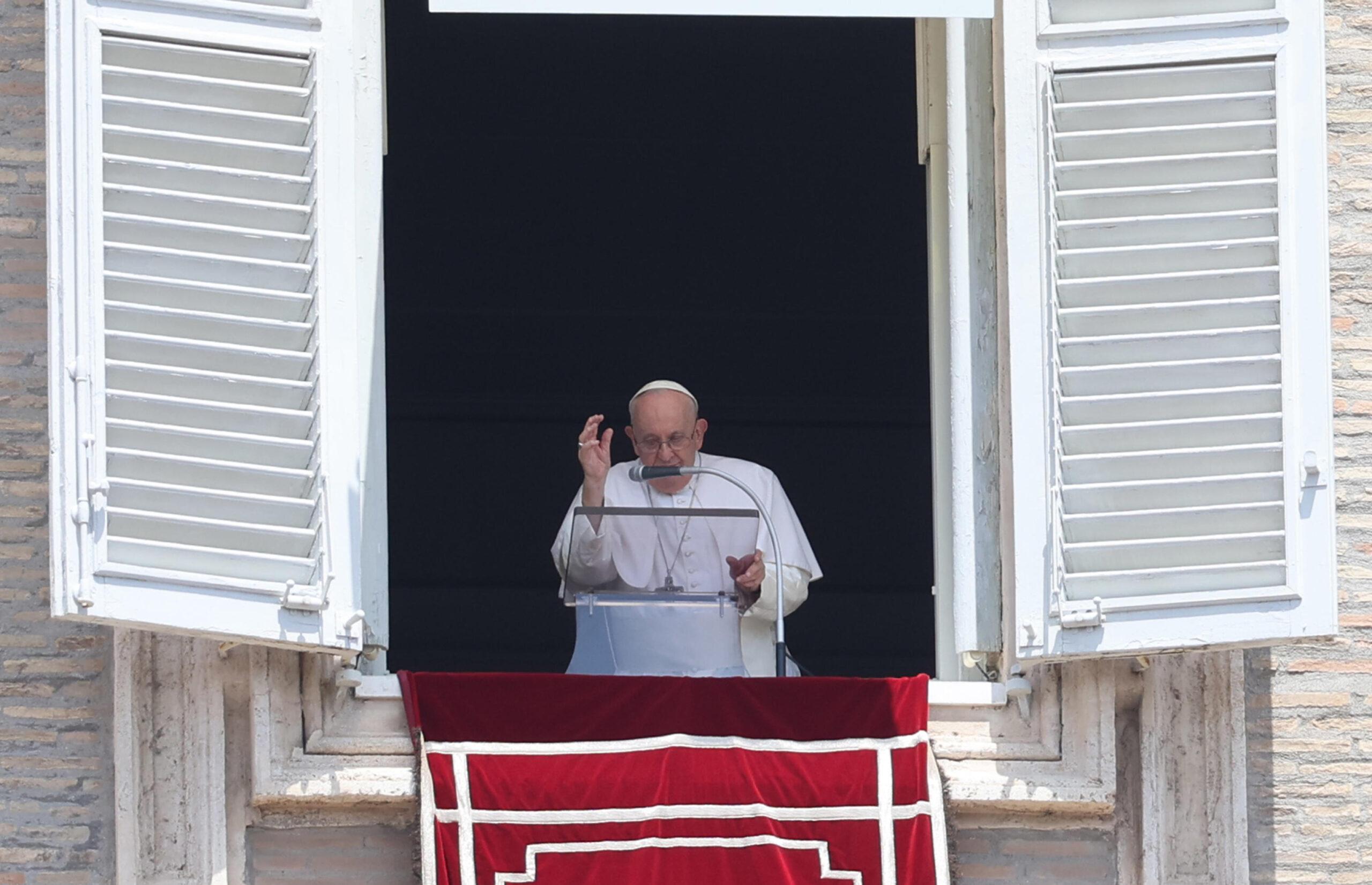 Papa, Giornata Mondiale dei nonni e degli anziani: “Radici per i giovani”