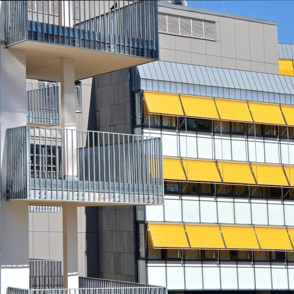 Tende da sole in condominio: a rischio rimozione e costi aggiuntivi, chi e quando?