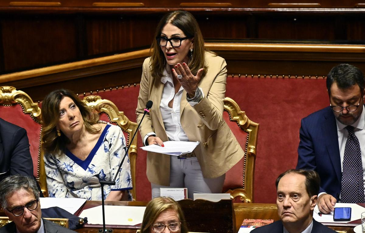 Santanchè, il caso della Pitonessa riunisce l’opposizione. M5s pres…