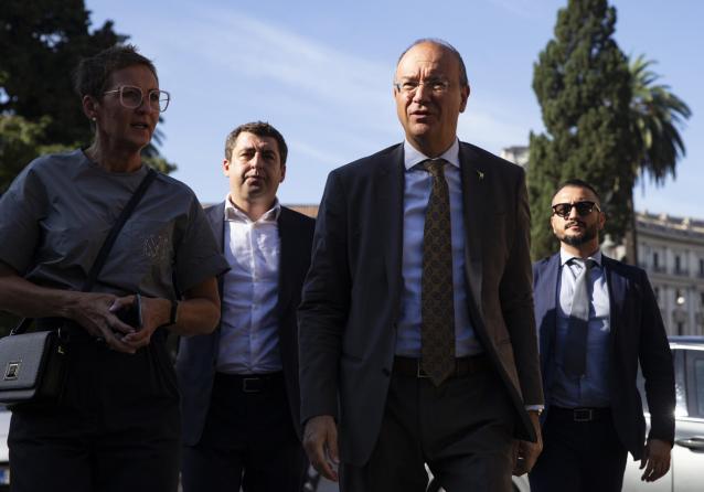 Scontri Torino studenti polizia Valditara