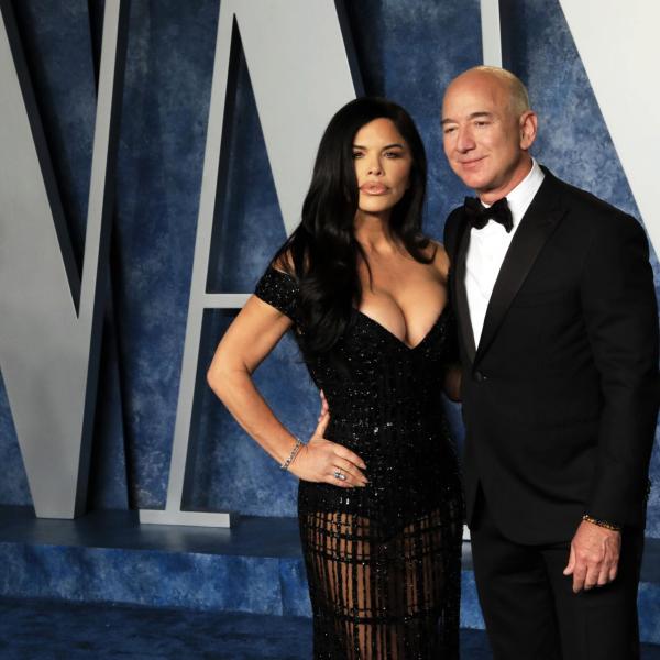 Jeff Bezos prossimo al matrimonio. Il patron di Amazon sposa Lauren Sanchez