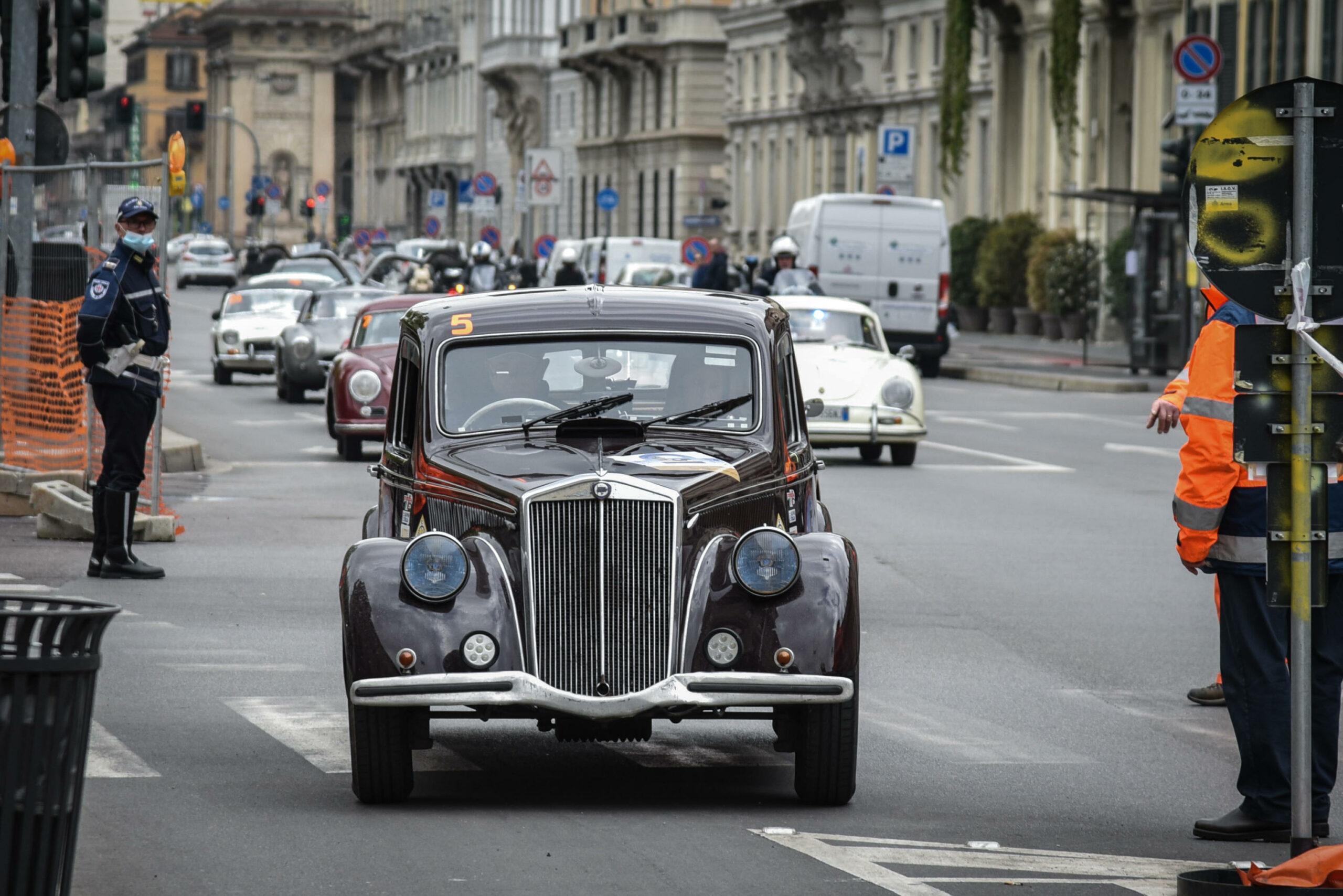 Sfilata auto storiche Milano 12 novembre 2023: orari, percorso e programma