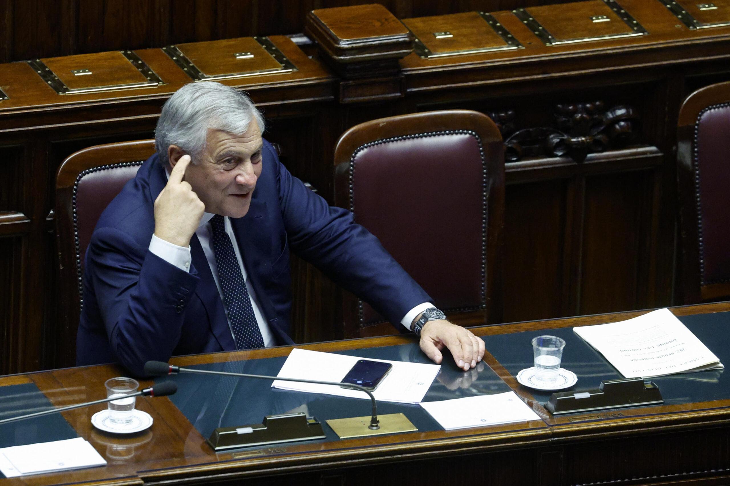 Gelo e prime crepe nella maggioranza. Tajani: “Crippa non rappresenta il governo”. Cosa ha detto il vicepremier sul caso e sul ponte | VIDEO