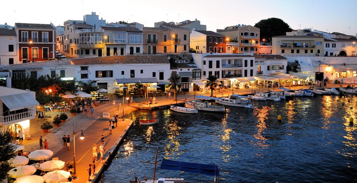 Cosa fare a Minorca oltre al mare: idee low cost per l’estate 2024