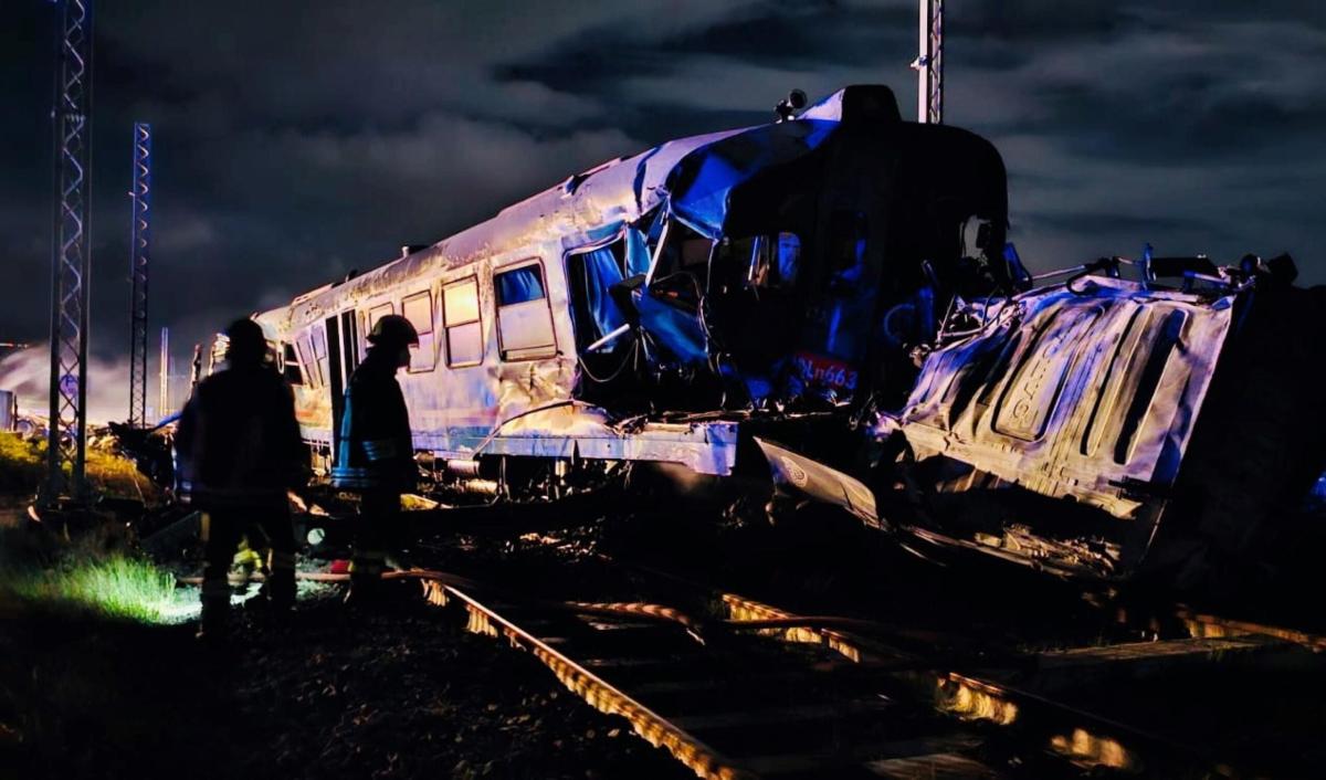 Repubblica Ceca, incidente ferroviario a Pardubice: almeno 4 morti e più di 20 feriti | VIDEO