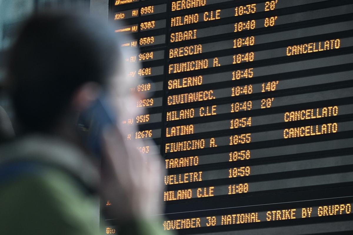 Roma, cadavere di un uomo trovato alla stazione Termini: interrotta la circolazione al binario 1