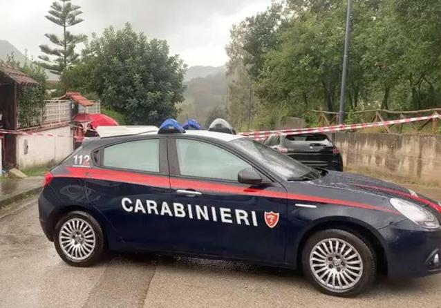 Catania aggredisce familiari