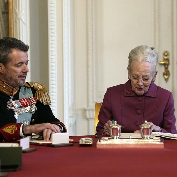 Tutti la chiamano Daisy: chi è Margrethe II di Danimarca, la regina che oggi ha abdicato in favore di Frederick X