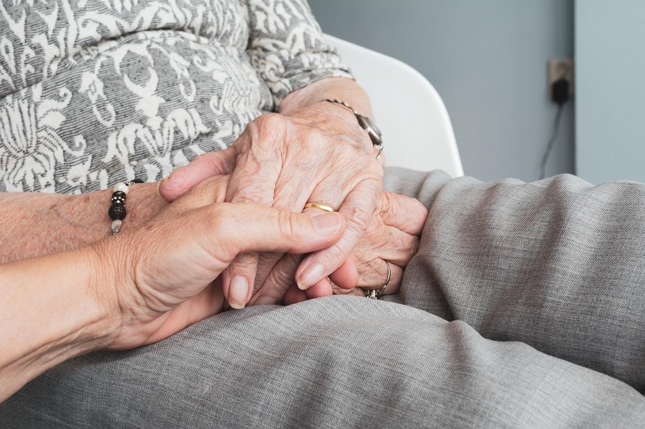 Buongiorno, buona festa dei nonni 2023: le migliori frasi, poesie e immagini