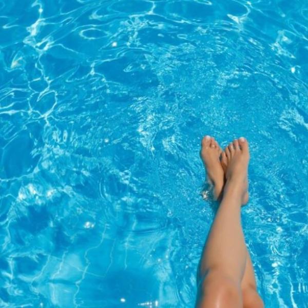 Come proteggersi dai funghi in piscina, ecco alcuni consigli efficaci