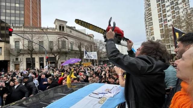 Milei in Italia, ma la sua motosega può essere azionata anche da noi al grido di afuera?