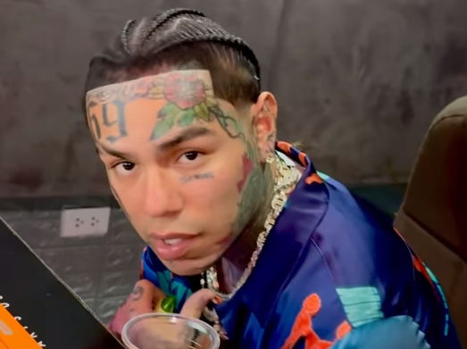 Chi è 6ix9ine, noto anche come Tekashi? Il rapper arrestato a Santo Domingo per violenza fisica e psicologica verso la compagna