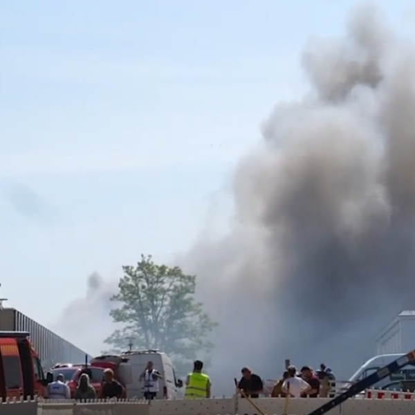 Danimarca, enorme incendio negli uffici del colosso farmaceutico Novo Nordisk a Copenaghen: 100 vigili del fuoco al lavoro