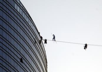 Hong Kong, l’acrobata Remi Lucidi è morto precipitando da un grattacielo: è caduto dal 68esimo piano, voleva scattare un selfie